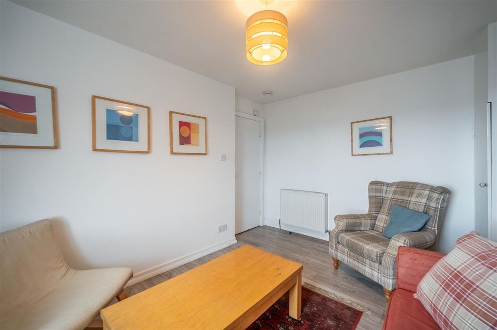 Property photo 3 of 12 Flat 15 100 Victoria Road Dundee-7.Jpg