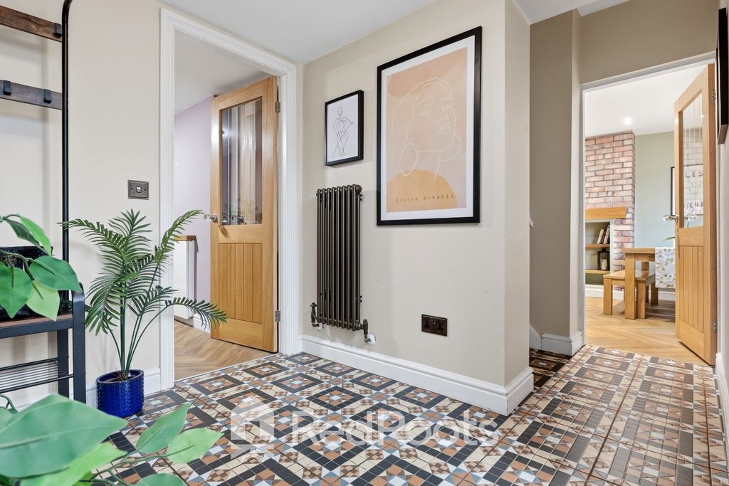 Property photo 2 of 19 5551623