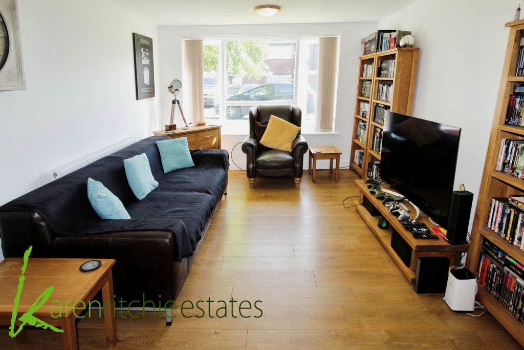 Property photo 2 of 11