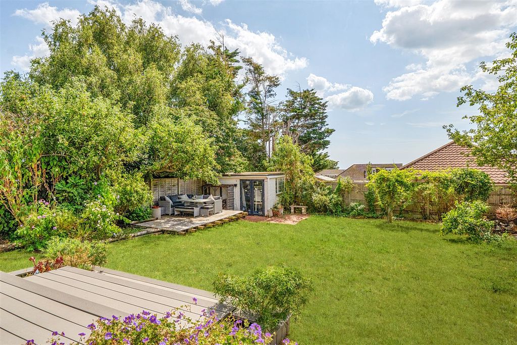 Property photo 2 of 25 For Sale By Aspire Residential | Arundel Road