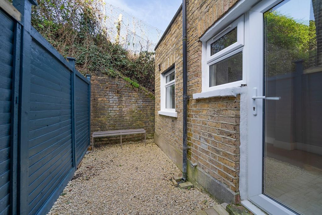 Property photo 3 of 13 Garden.Jpg