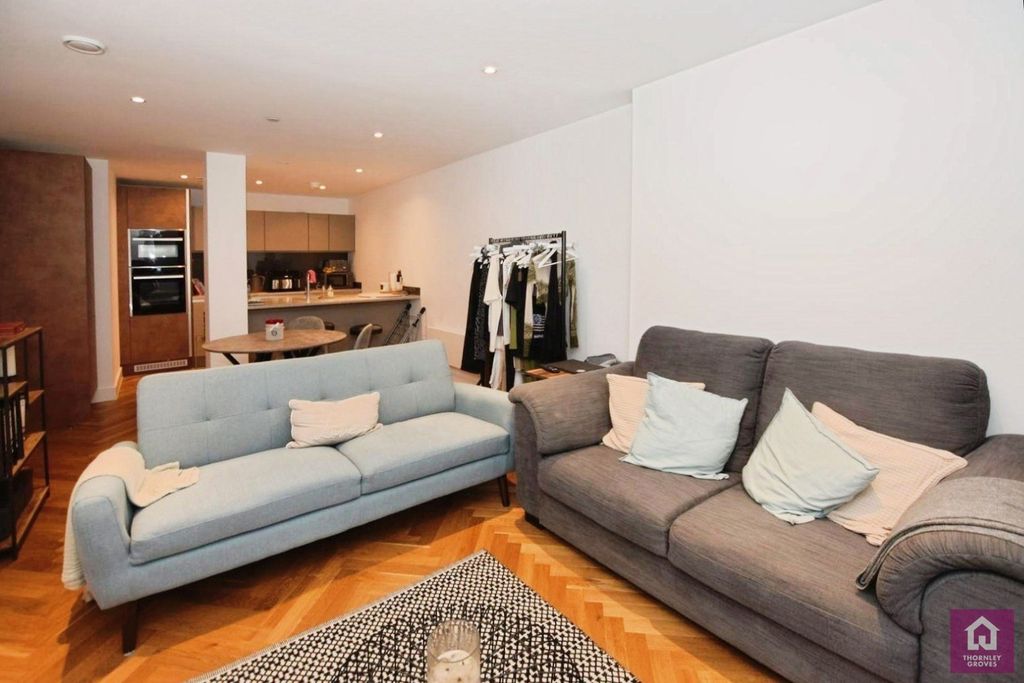 Property photo 3 of 16 Pbox-Img.Jpg