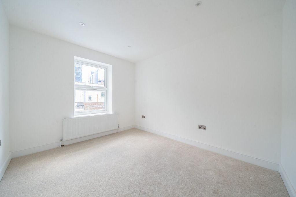 Property photo 3 of 12 Picture No. 05