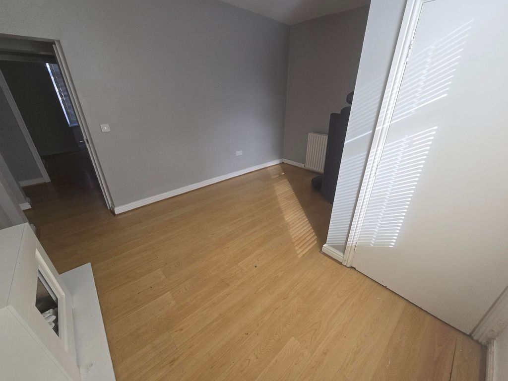 Property photo 3 of 5 Bedroom