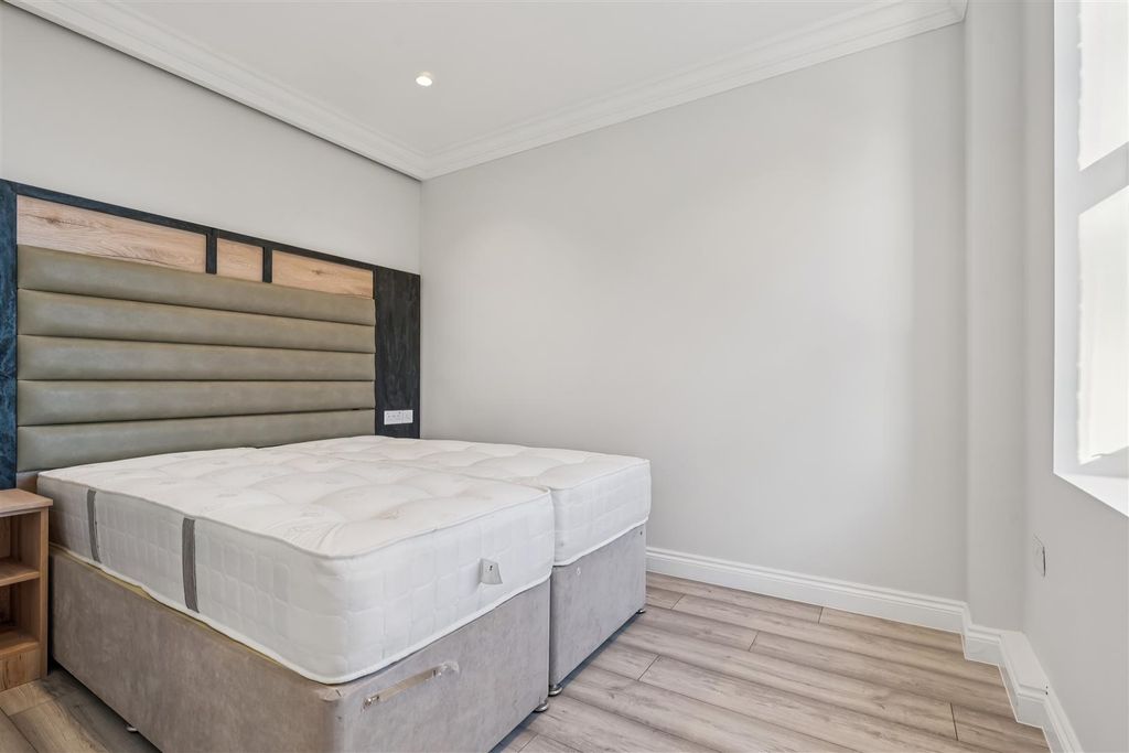 Property photo 3 of 17 5 (1).Jpg