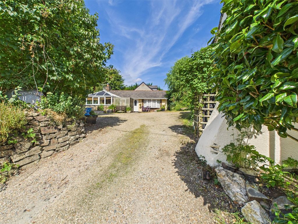 Property photo 2 of 19 Entrance