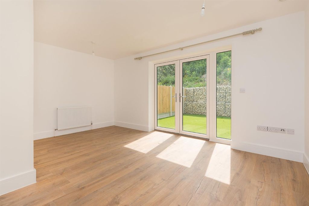 Property photo 2 of 8 Picture 2