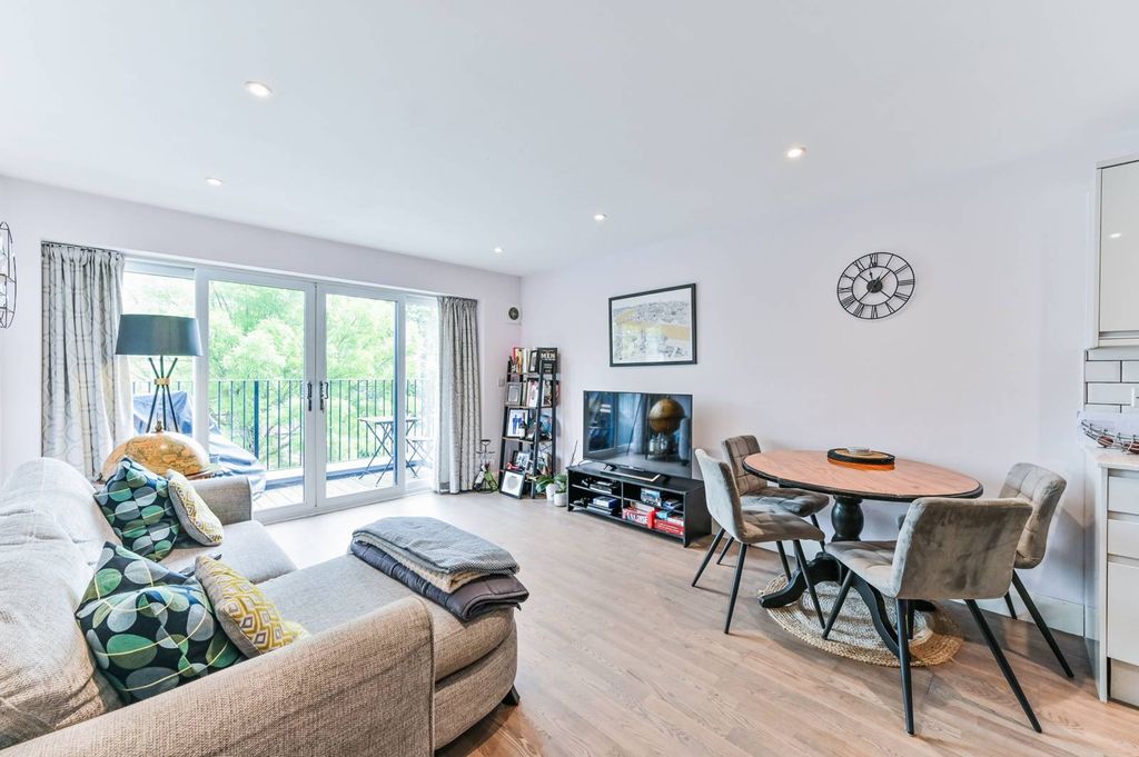 Property photo 2 of 19