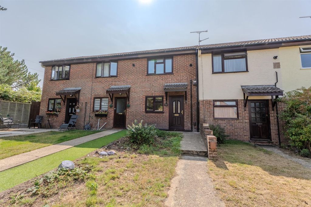 Property photo 2 of 12 Chalbury Close-02.Jpg