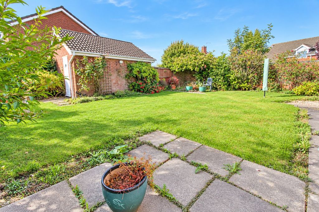 Property photo 3 of 18 Garden