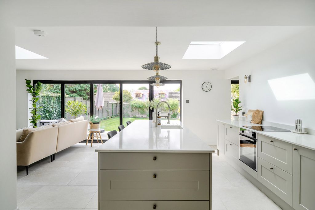 Property photo 2 of 23