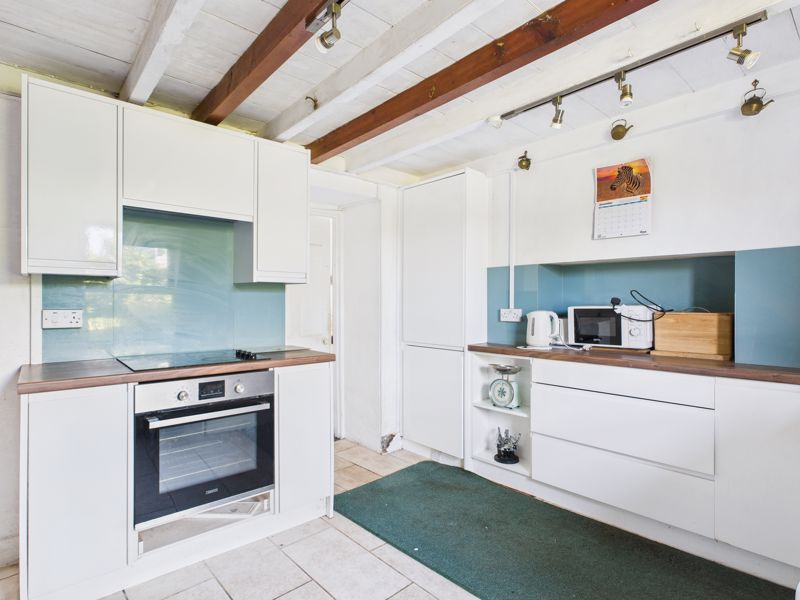 Property photo 3 of 9 Kitchen