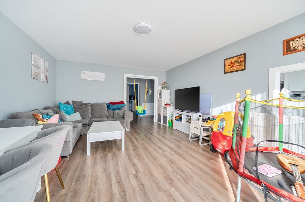 Property photo 3 of 17 1398112-20-696775...