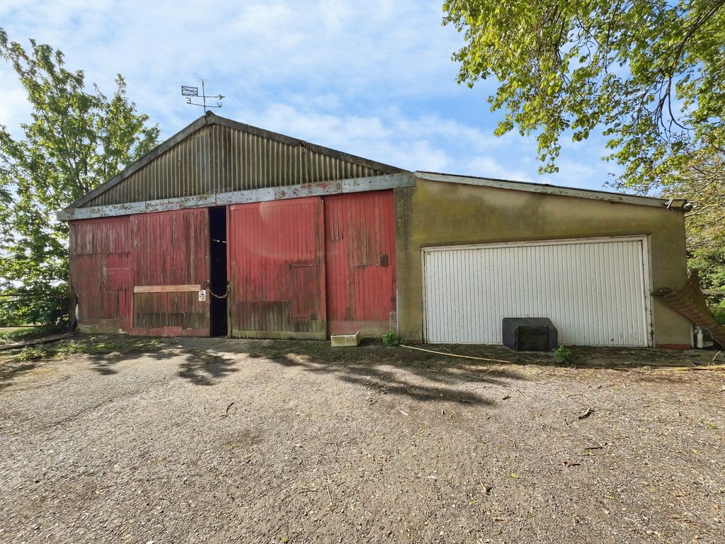 Property photo 2 of 17