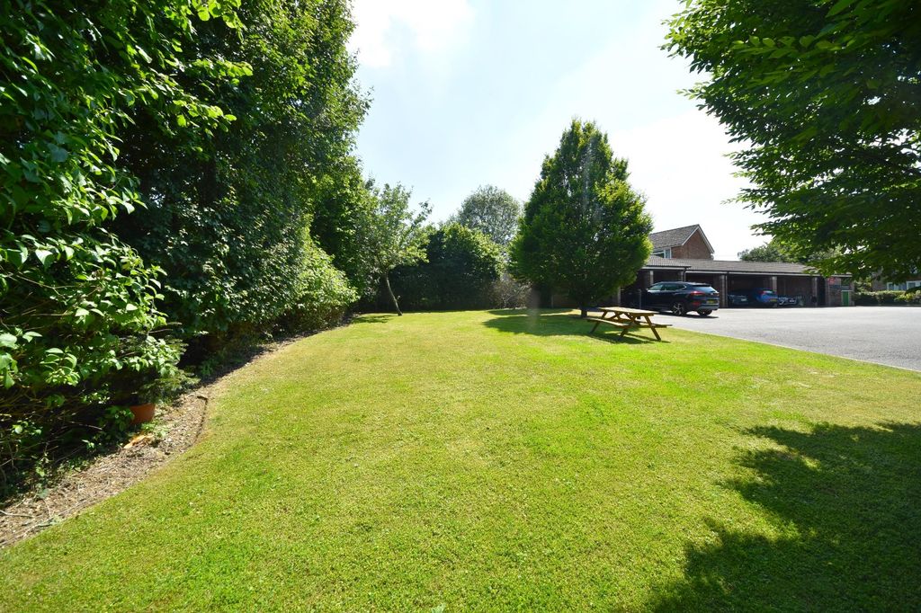 Property photo 2 of 19 Communal Garden