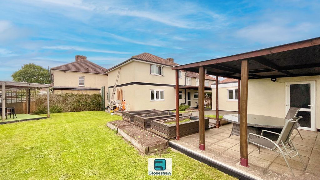 Property photo 3 of 32