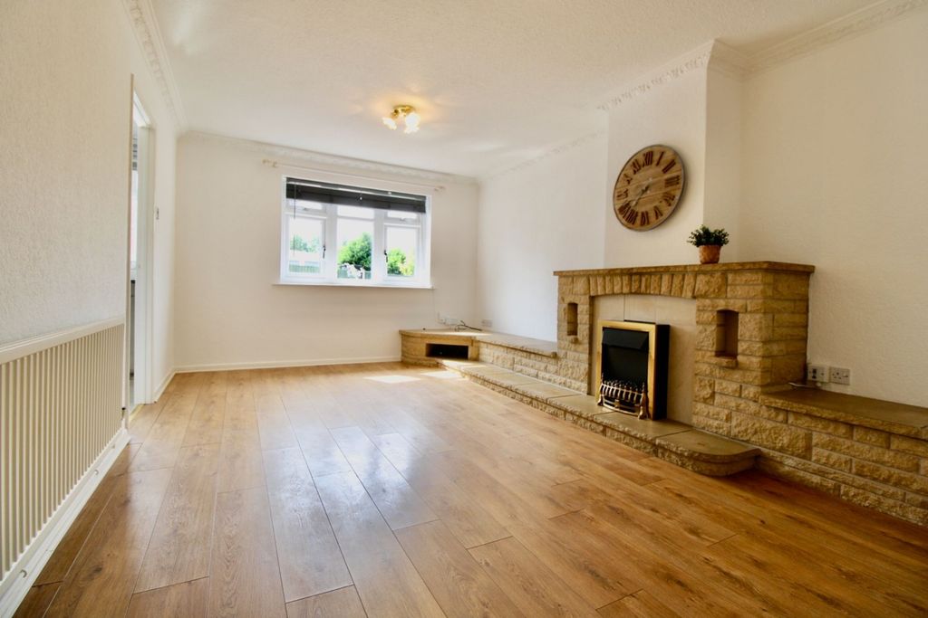 Property photo 3 of 15 Lounge