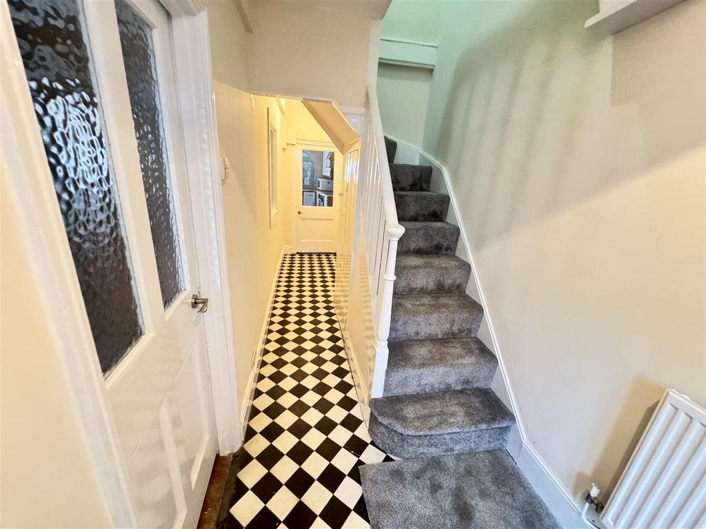 Property photo 3 of 33 Hallway