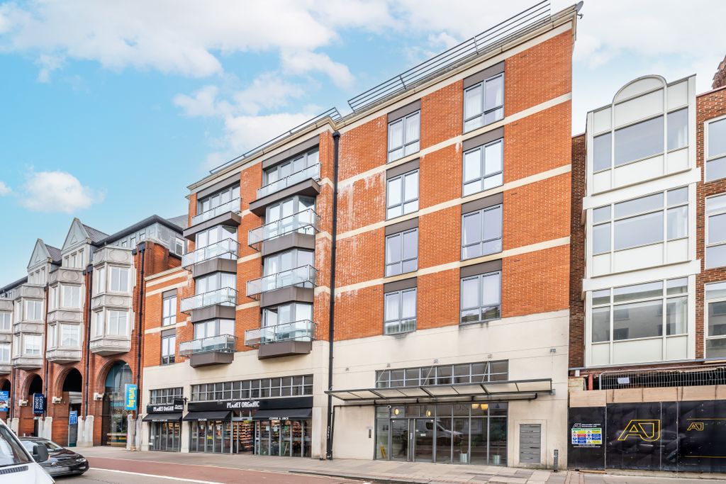 Property photo 2 of 20