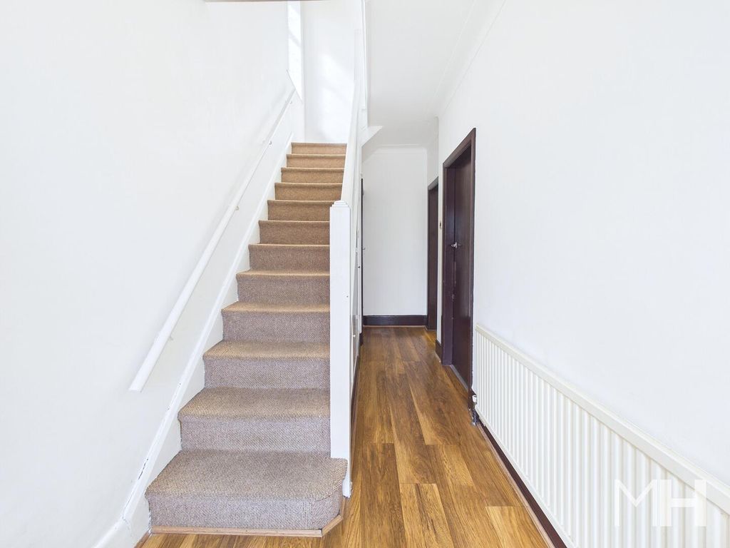 Property photo 2 of 13 Hallway
