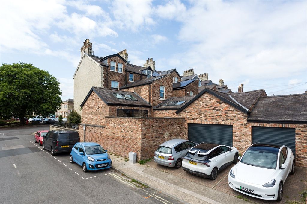 Property photo 2 of 16 Double Garage