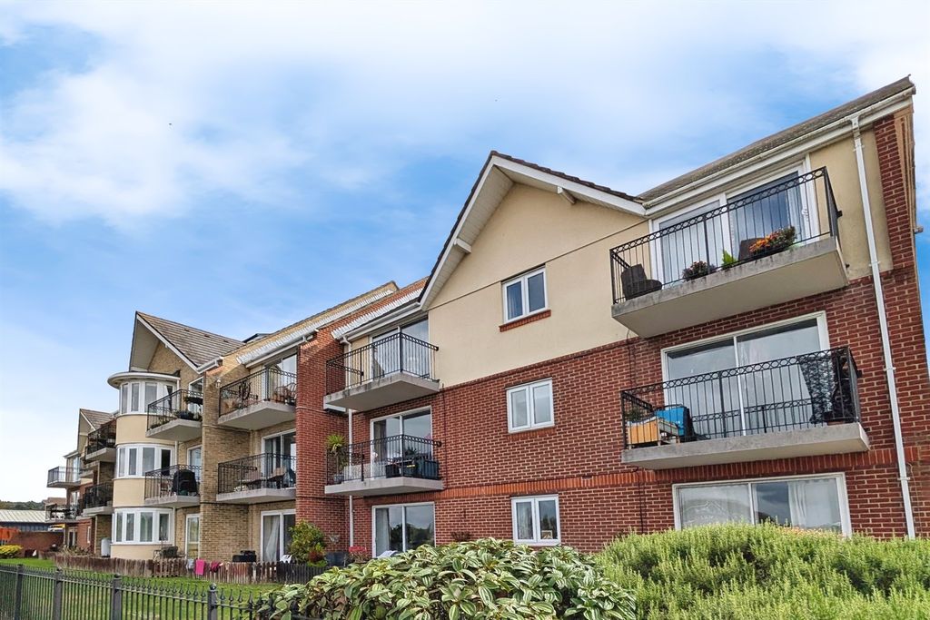 Property photo 1 of 8 (Main)