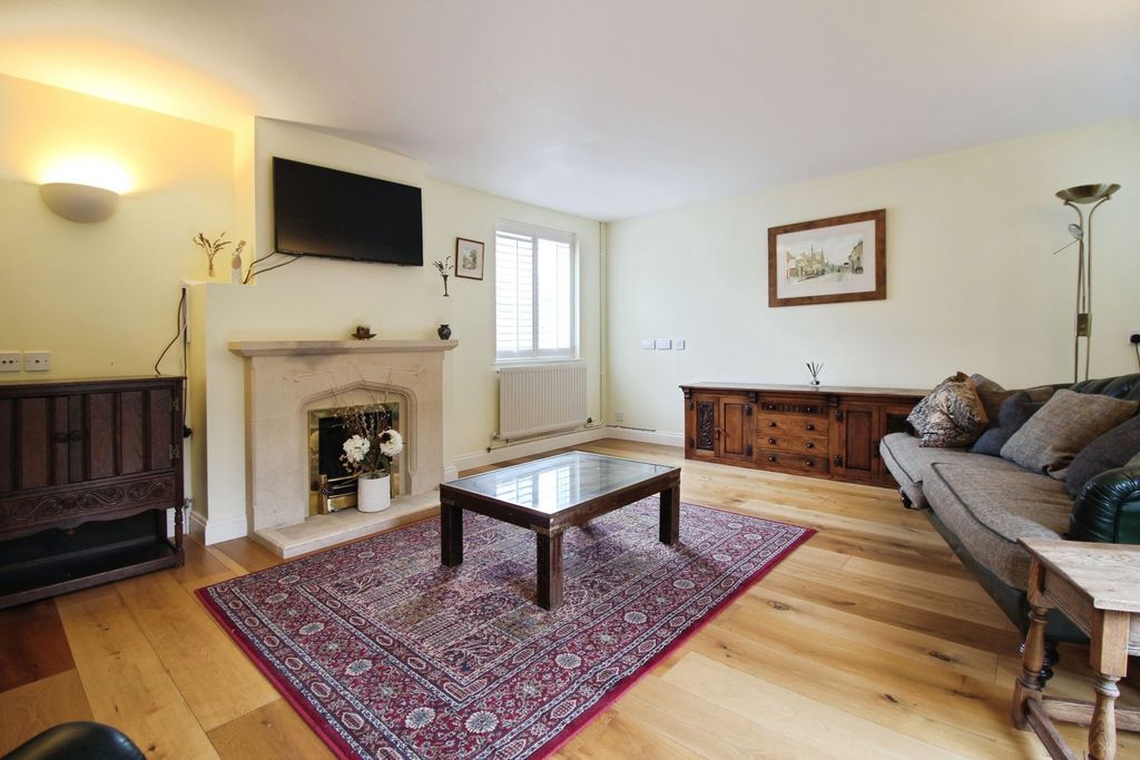 Property photo 2 of 21