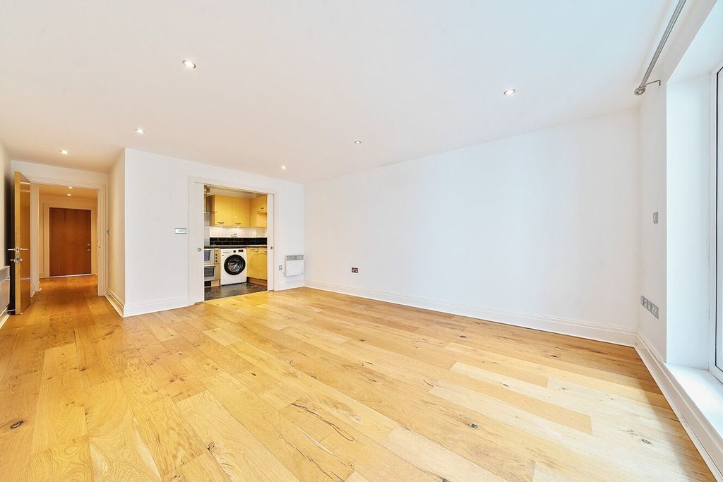 Property photo 3 of 11 Picture No. 18