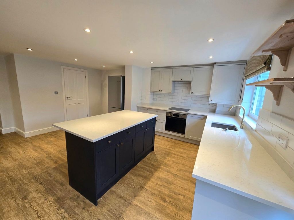 Property photo 3 of 10 Image