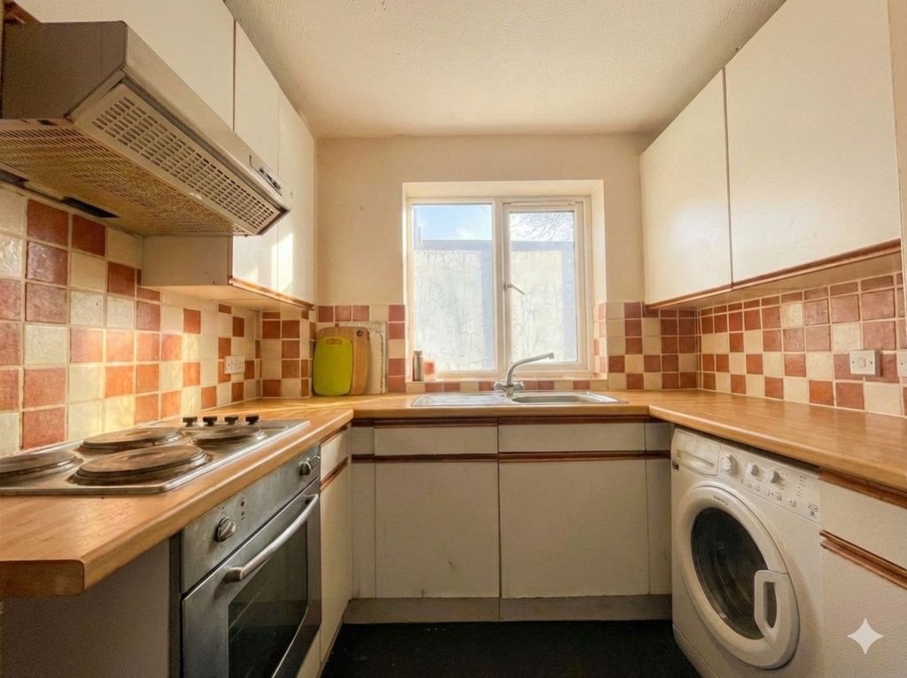 Property photo 2 of 8 Kitchen