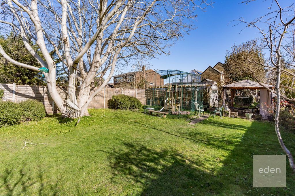 Property photo 2 of 34