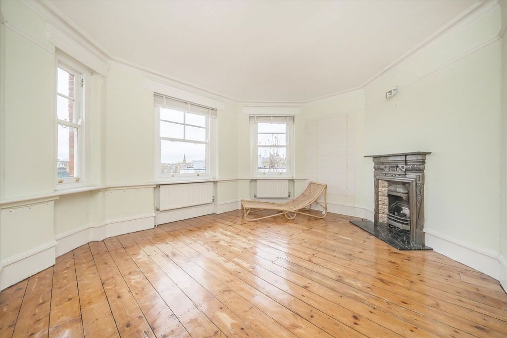 Property photo 2 of 7