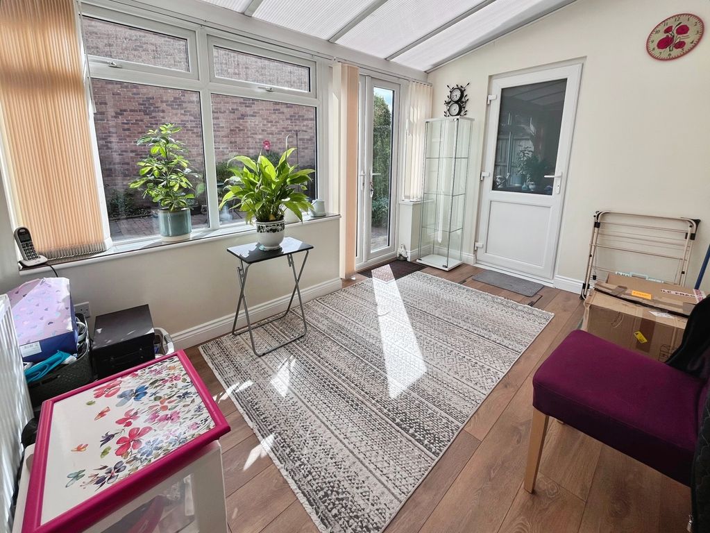 Property photo 3 of 14 Conservatory