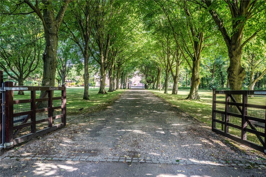 Property photo 2 of 29 Entrance Drive