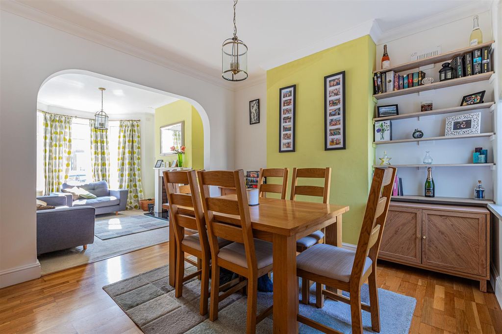 Property photo 3 of 24 Courtenay Road 19-17.Jpg