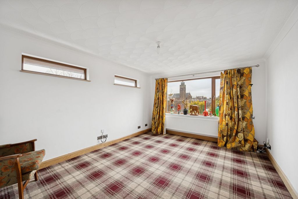 Property photo 2 of 40 Lounge