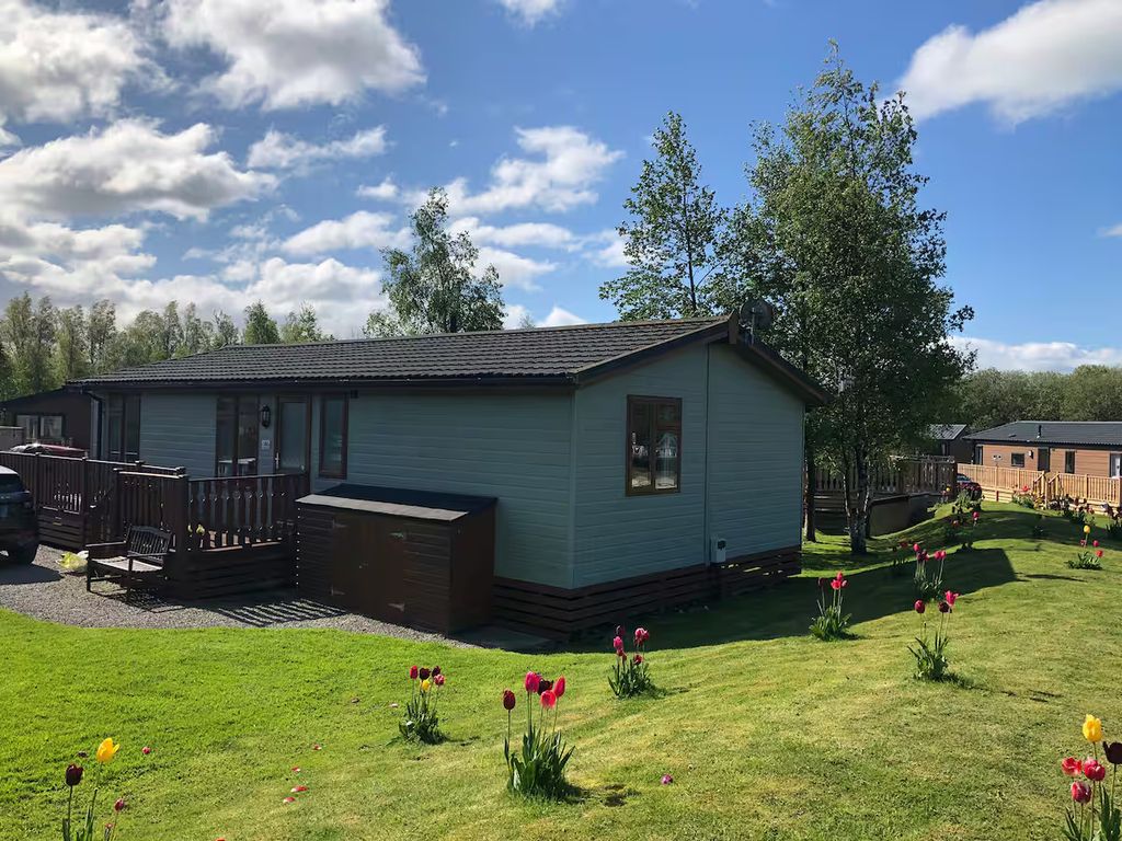 Property photo 2 of 31