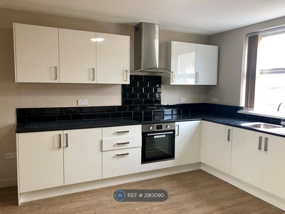 Property photo 1 of 10 Kitchen