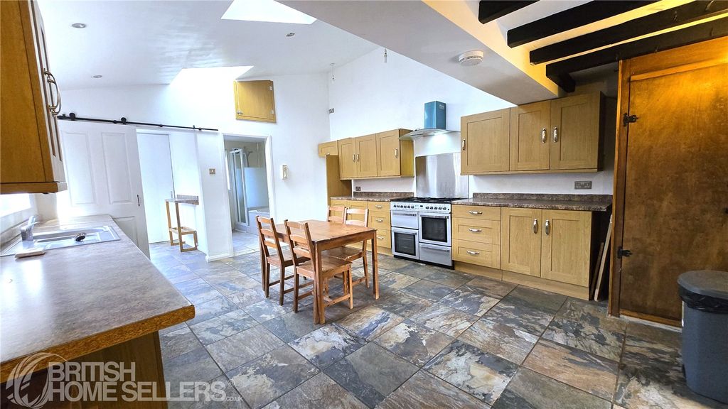 Property photo 2 of 13 Picture No. 12