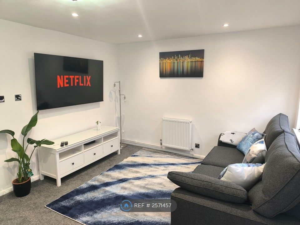 Property photo 1 of 21 Tv And Cabinet