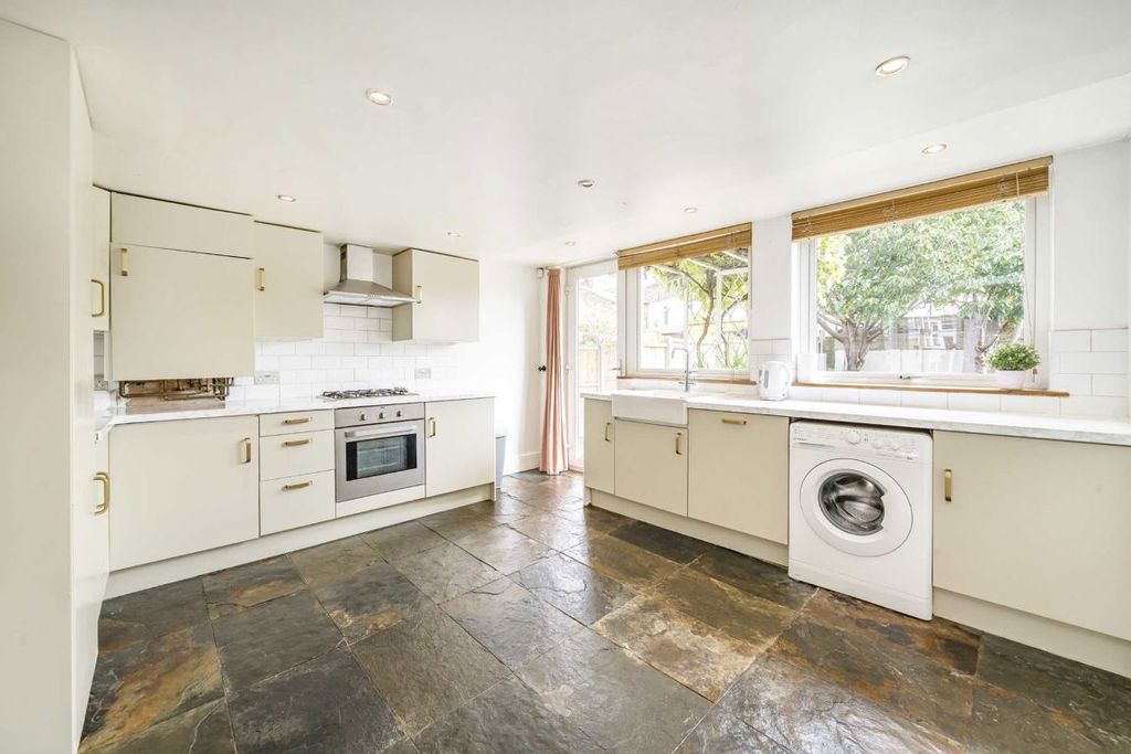 Property photo 2 of 6