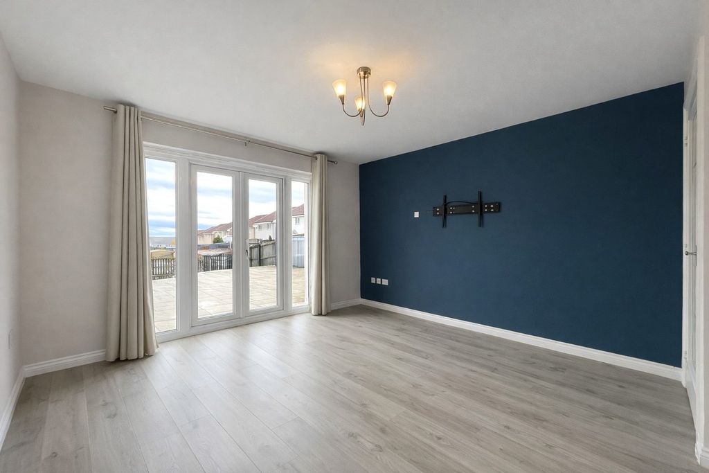 Property photo 3 of 30