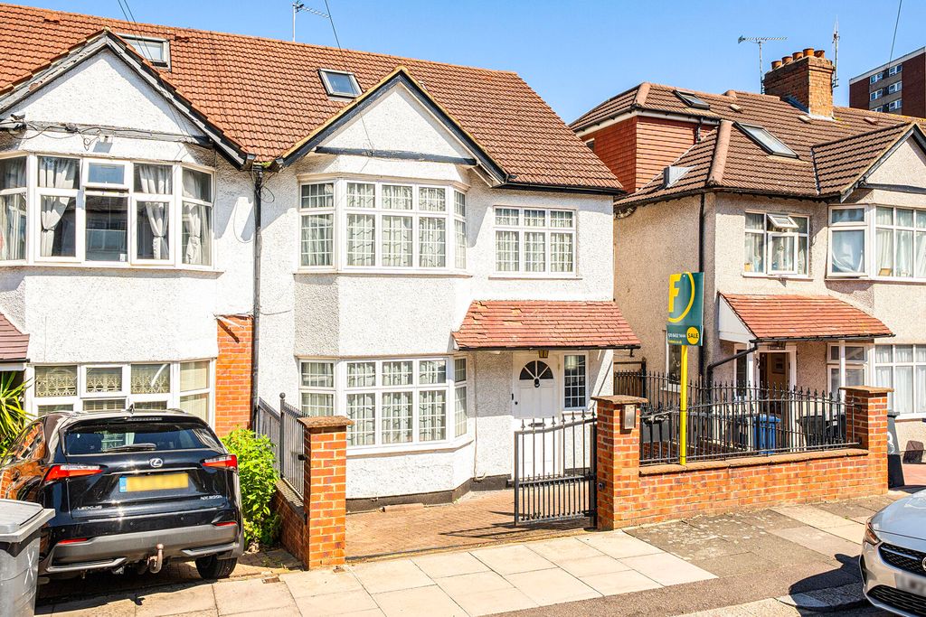 Property photo 1 of 11