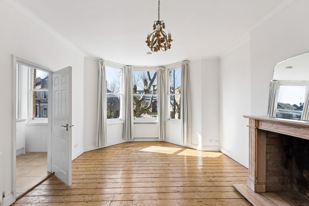 Property photo 2 of 19 105584 First Floo...