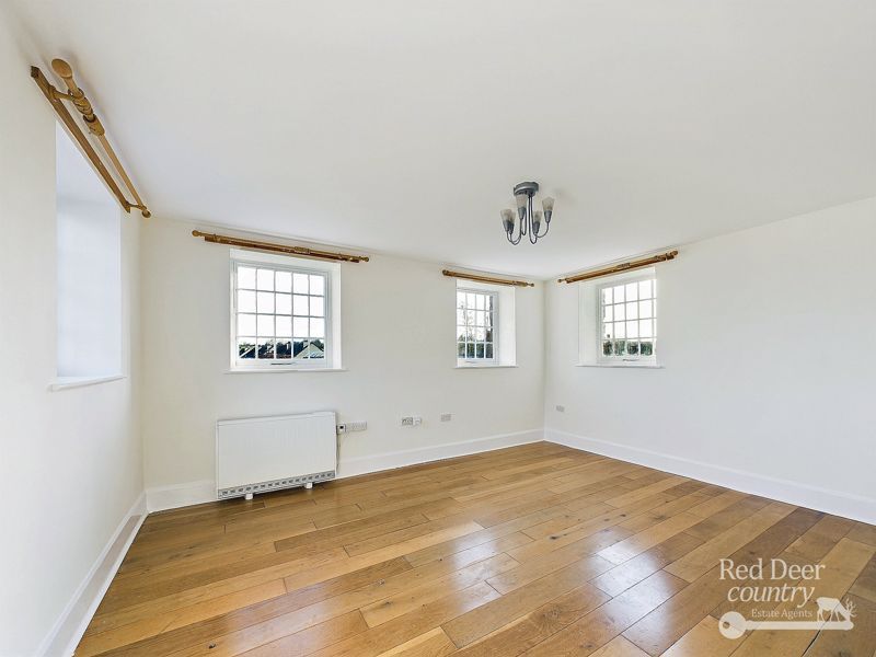 Property photo 2 of 9 Sitting/Dining Room