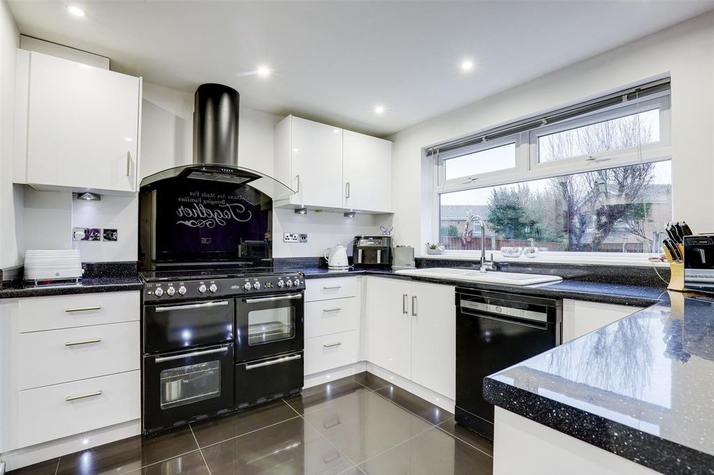 Property photo 2 of 26