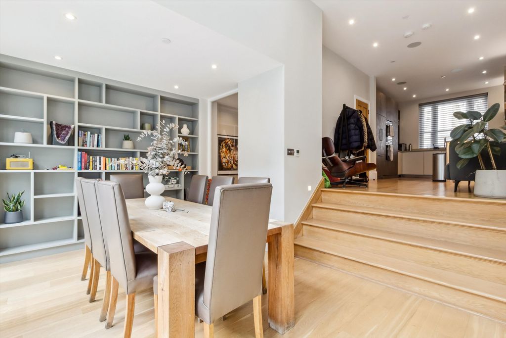 Property photo 2 of 21 Image