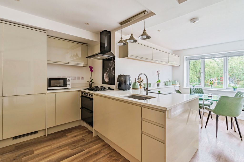 Property photo 2 of 16 Kitchen Breakfast Room