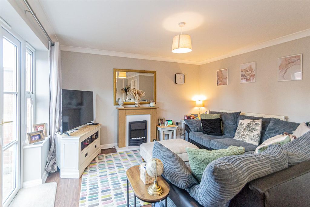 Property photo 2 of 21 Lounge