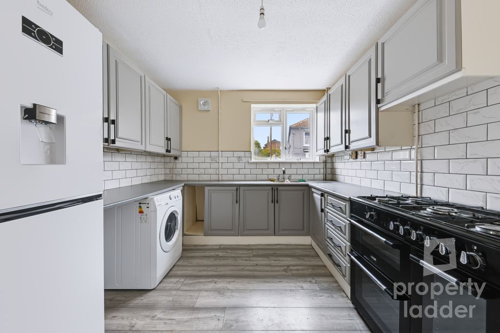 Property photo 3 of 20 Pl-30